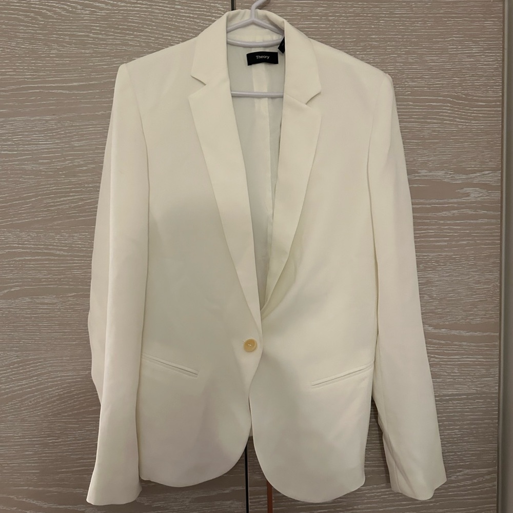 Theory size 4 white suit